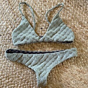 Elegant Textured Bikini Set in Gray